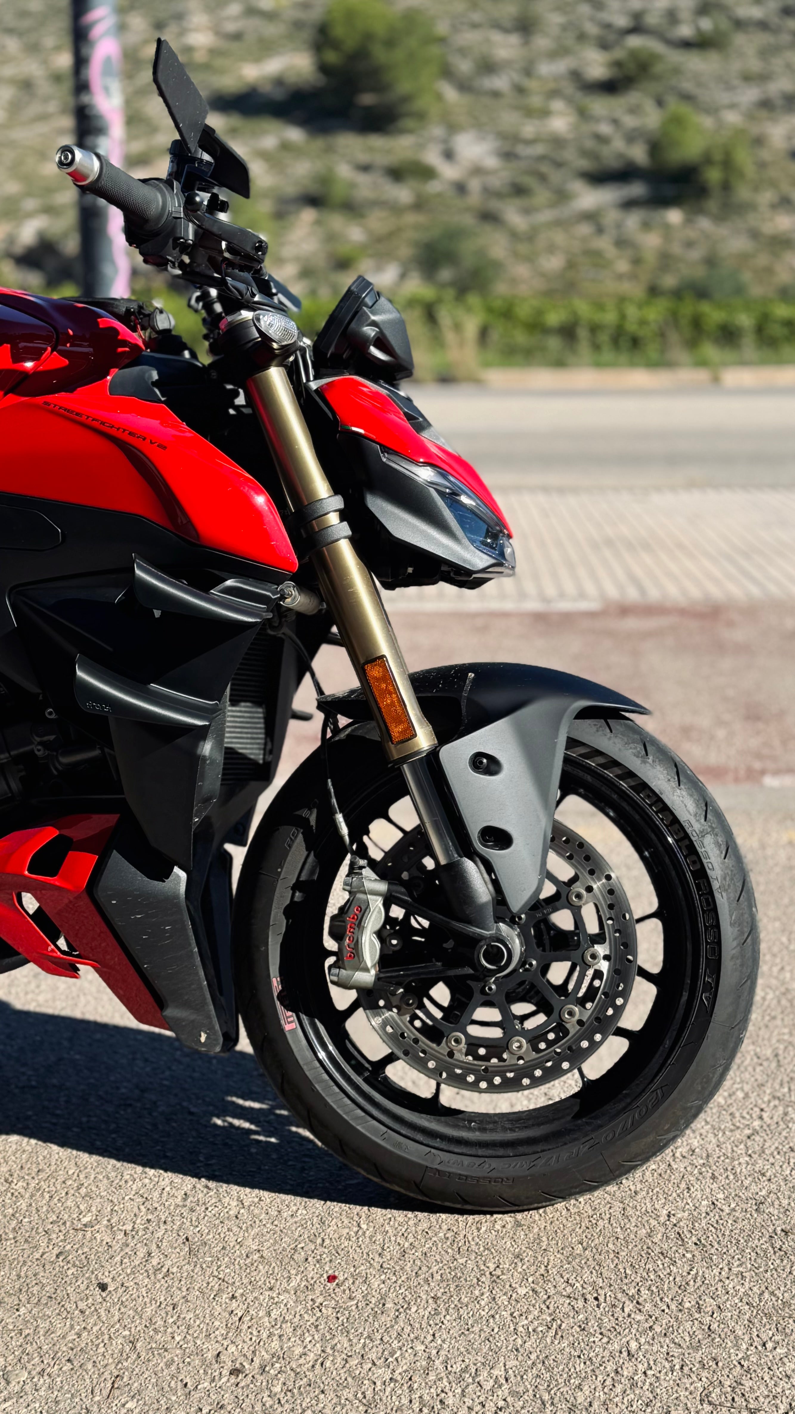 Ali Doppio - Ducati Streetfighter V2 2025