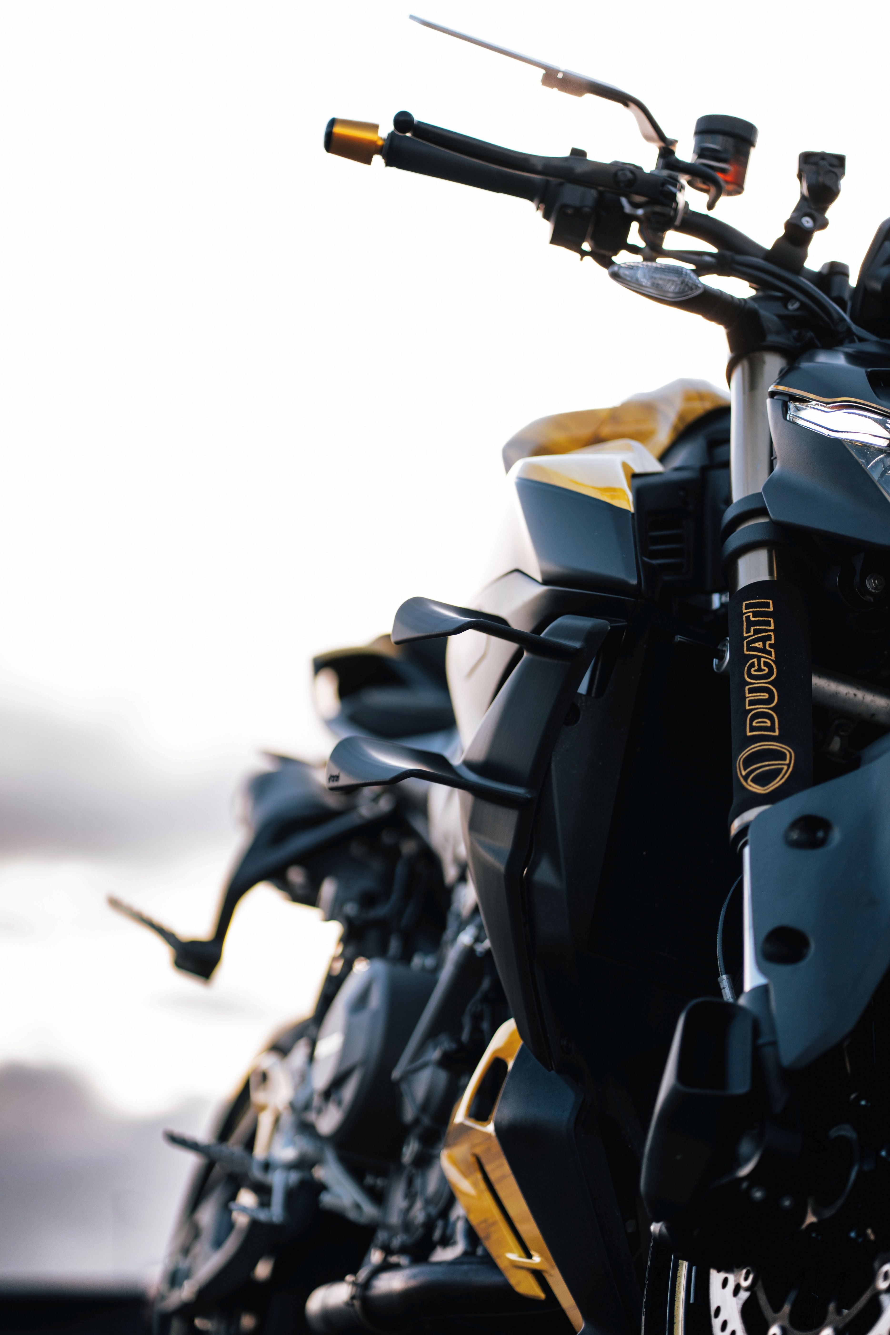 Ali Doppio - Ducati Streetfighter V2 2025