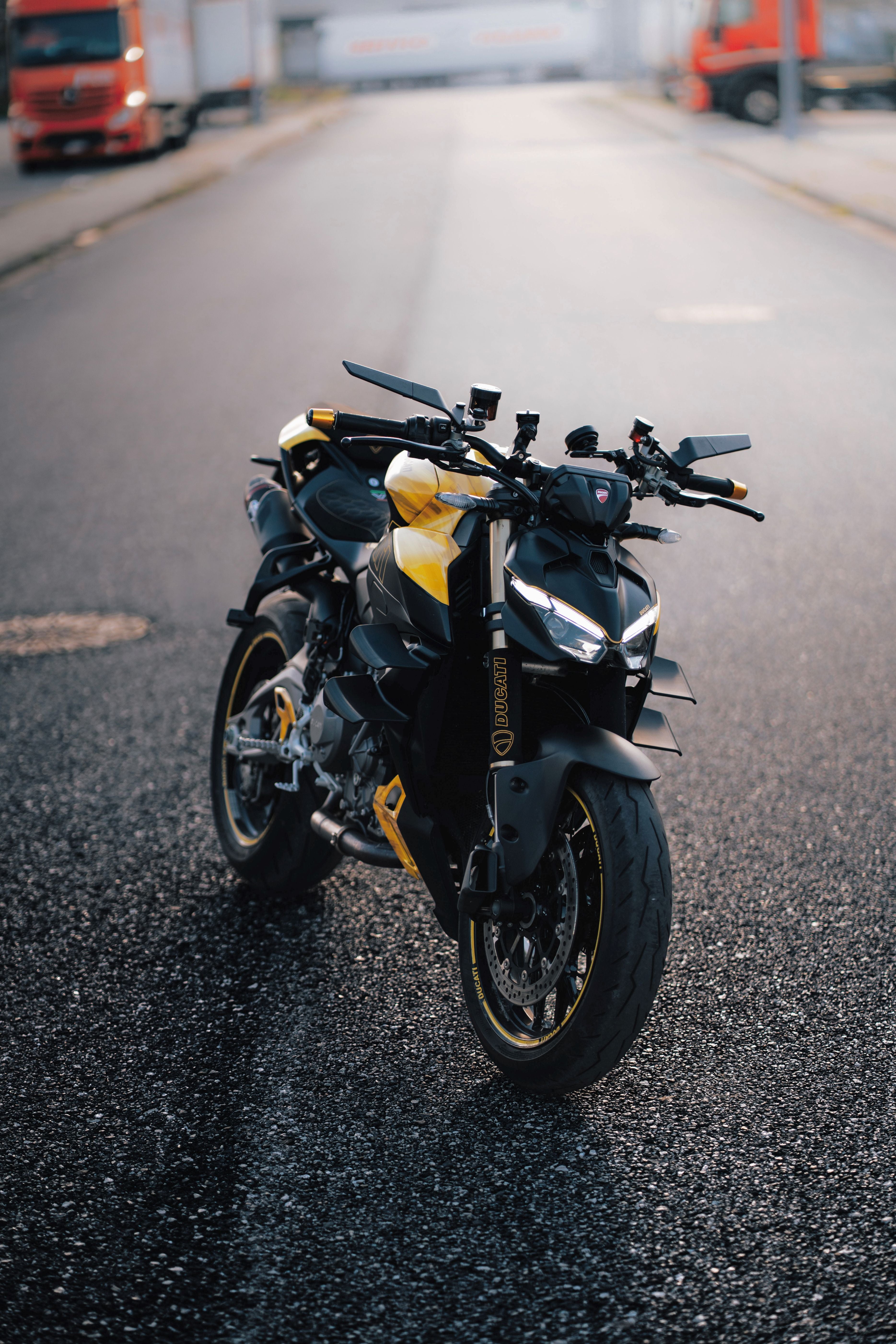 Ali Doppio - Ducati Streetfighter V2 2025